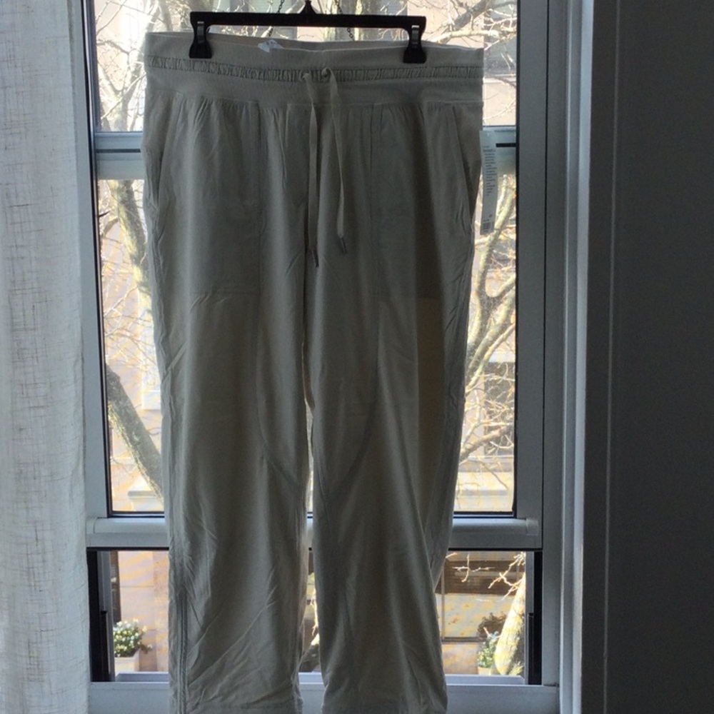 Brand new Lululemon Dance Studio MR crop size 12